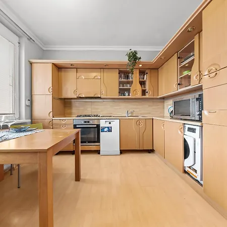 Big 4-room Spacious Apartament Bratysława