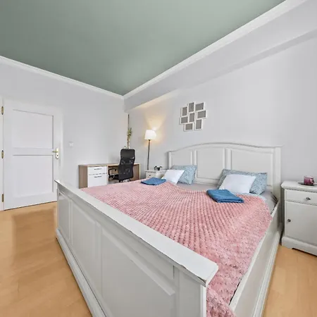 Big 4-room Spacious Apartament Bratysława