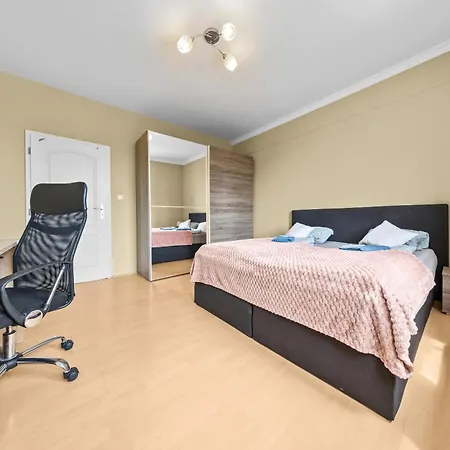 דירה Big 4-room Spacious